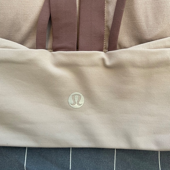 Lululemon Sports Bra size 4 - Picture 5 of 5